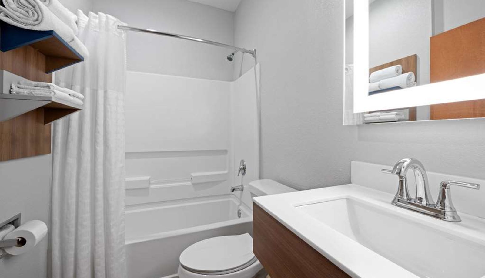 Room - Microtel Inn & Suites by Wyndham Houma