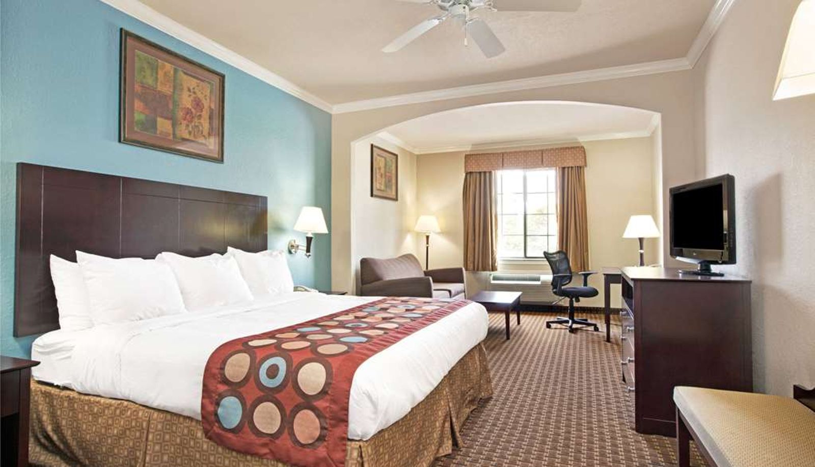 Suite - Super 8 by Wyndham IAH West/Greenspoint