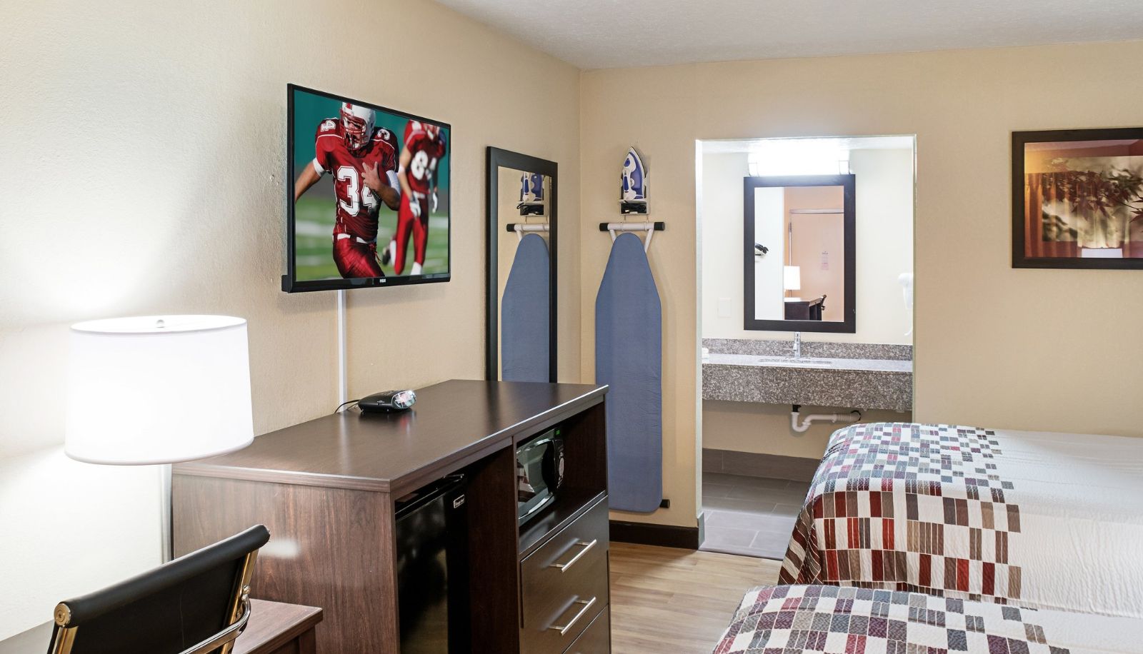 Camera - Red Roof Inn Indianapolis East