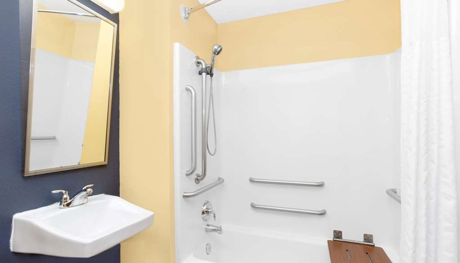 Zimmer - Microtel Inn & Suites by Wyndham Kearney