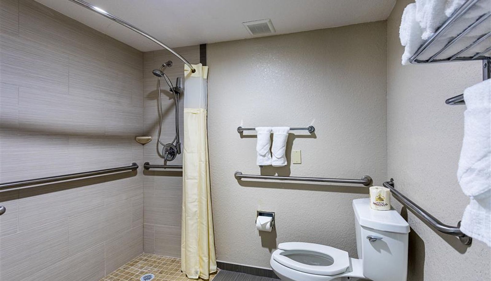 Room - Quality Inn & Suites Heritage Park