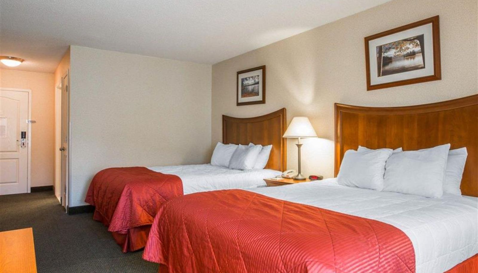 Zimmer - SPARK BY HILTON LAKE GEORGE OUTLETS