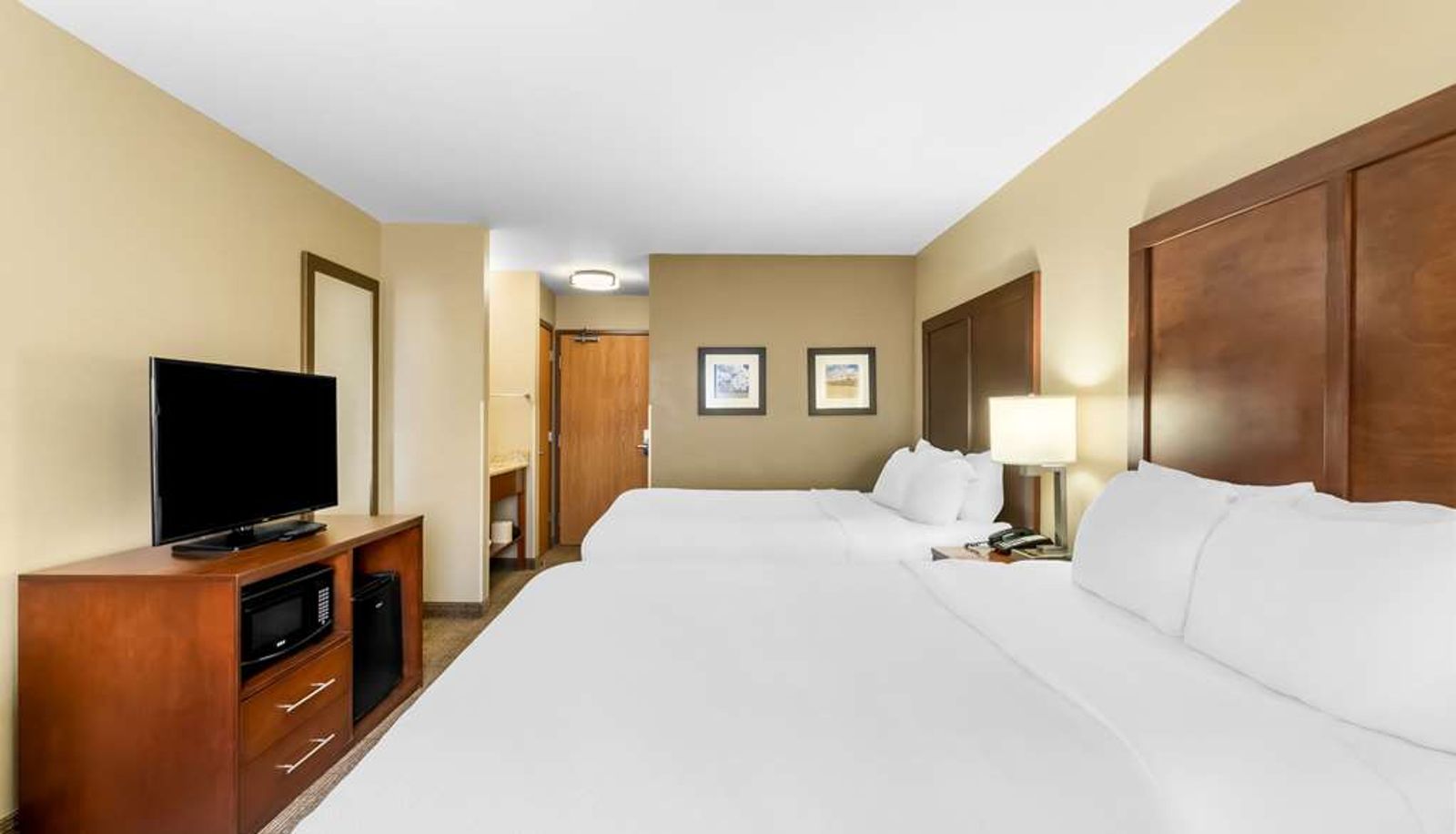 Room - Comfort Inn & Suites Near University of Wyoming