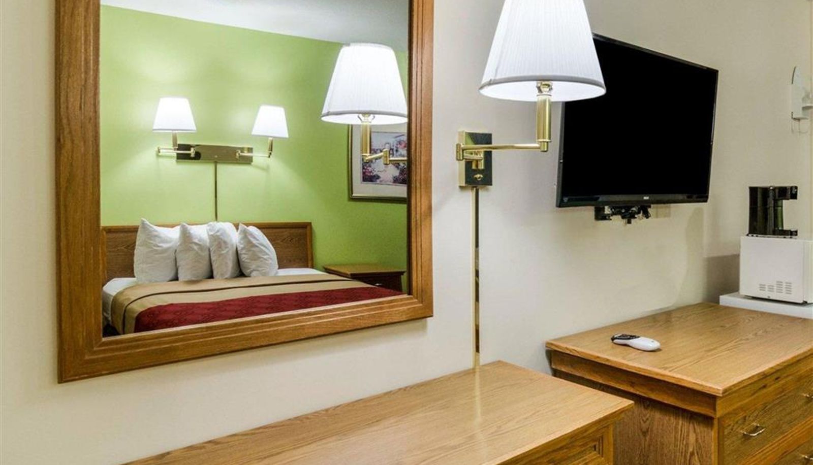 Zimmer - Econo Lodge Lawrence near University