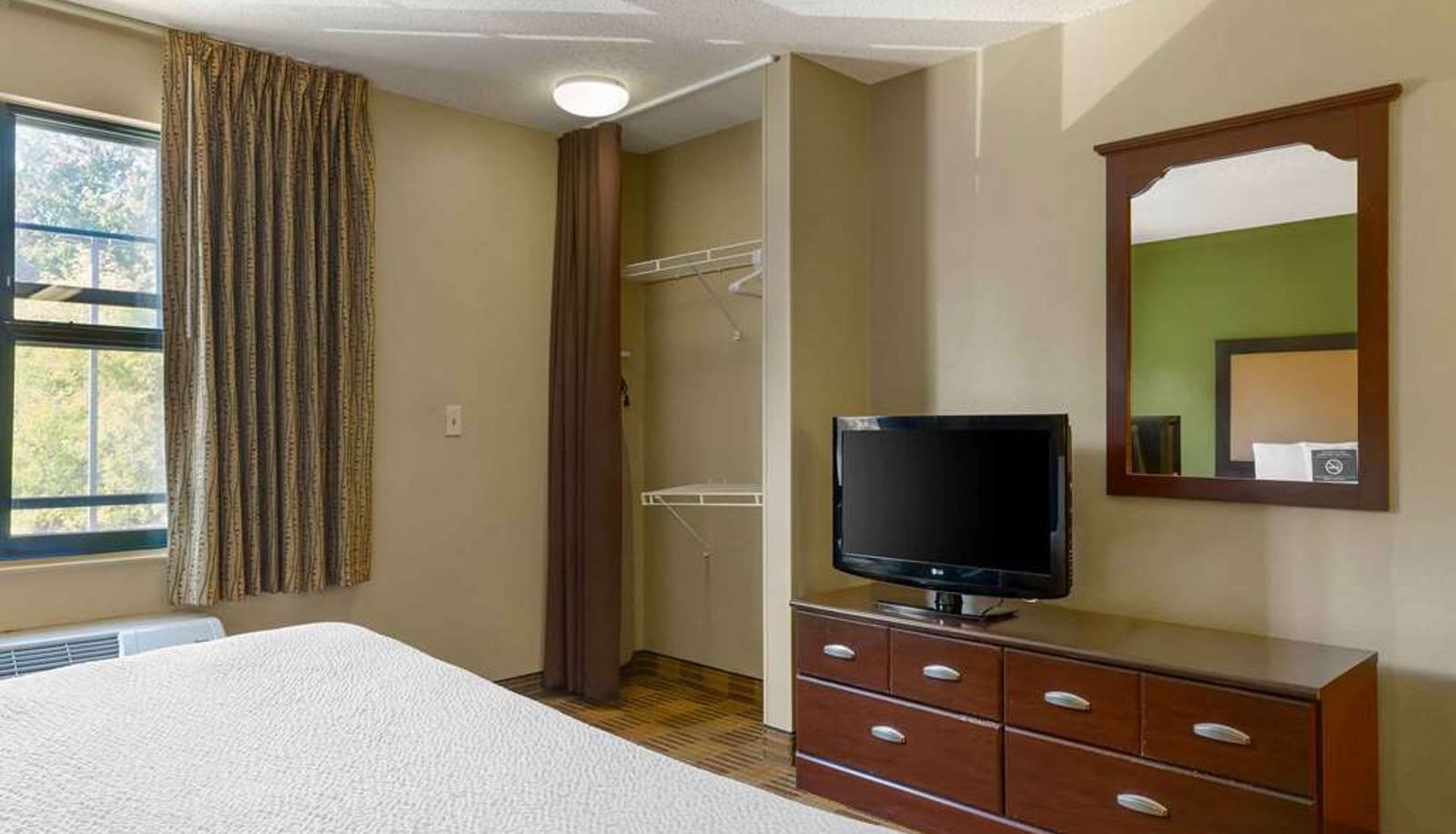 Zimmer - Extended Stay America Select Suites - Hartford - Manchester