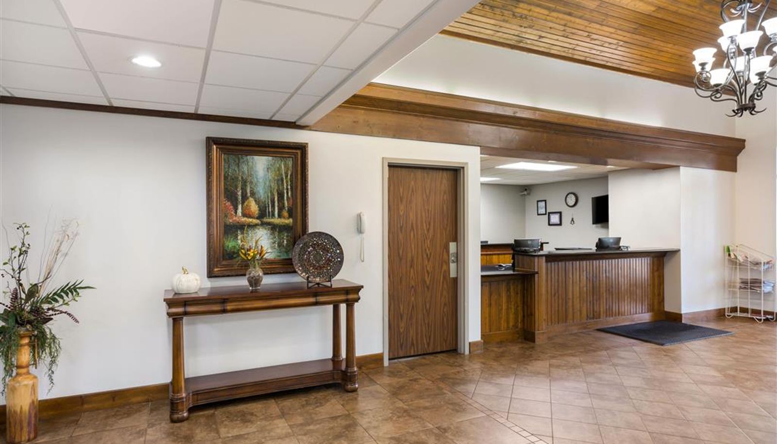 Hall - Quality Inn & Suites Monterey I-40