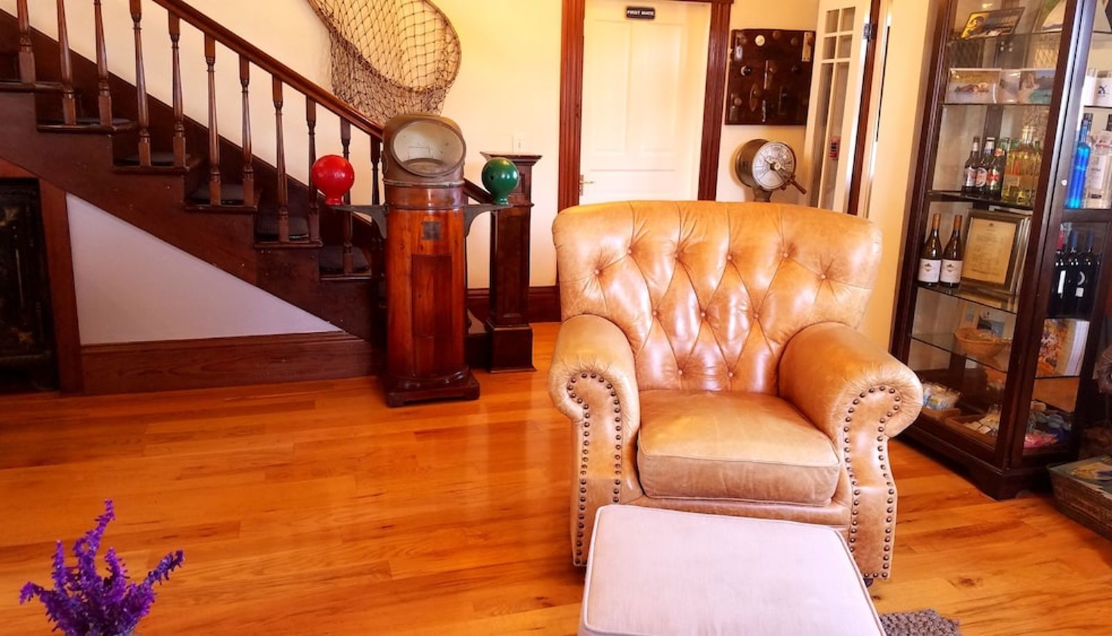 Lobby - Captain's Inn at Moss Landing