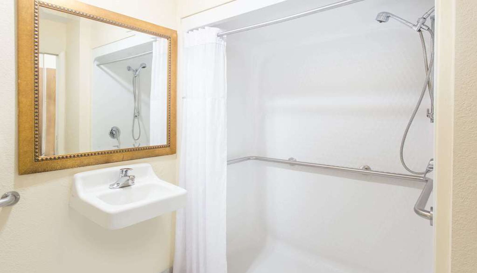 Kamer - Baymont by Wyndham Muskegon