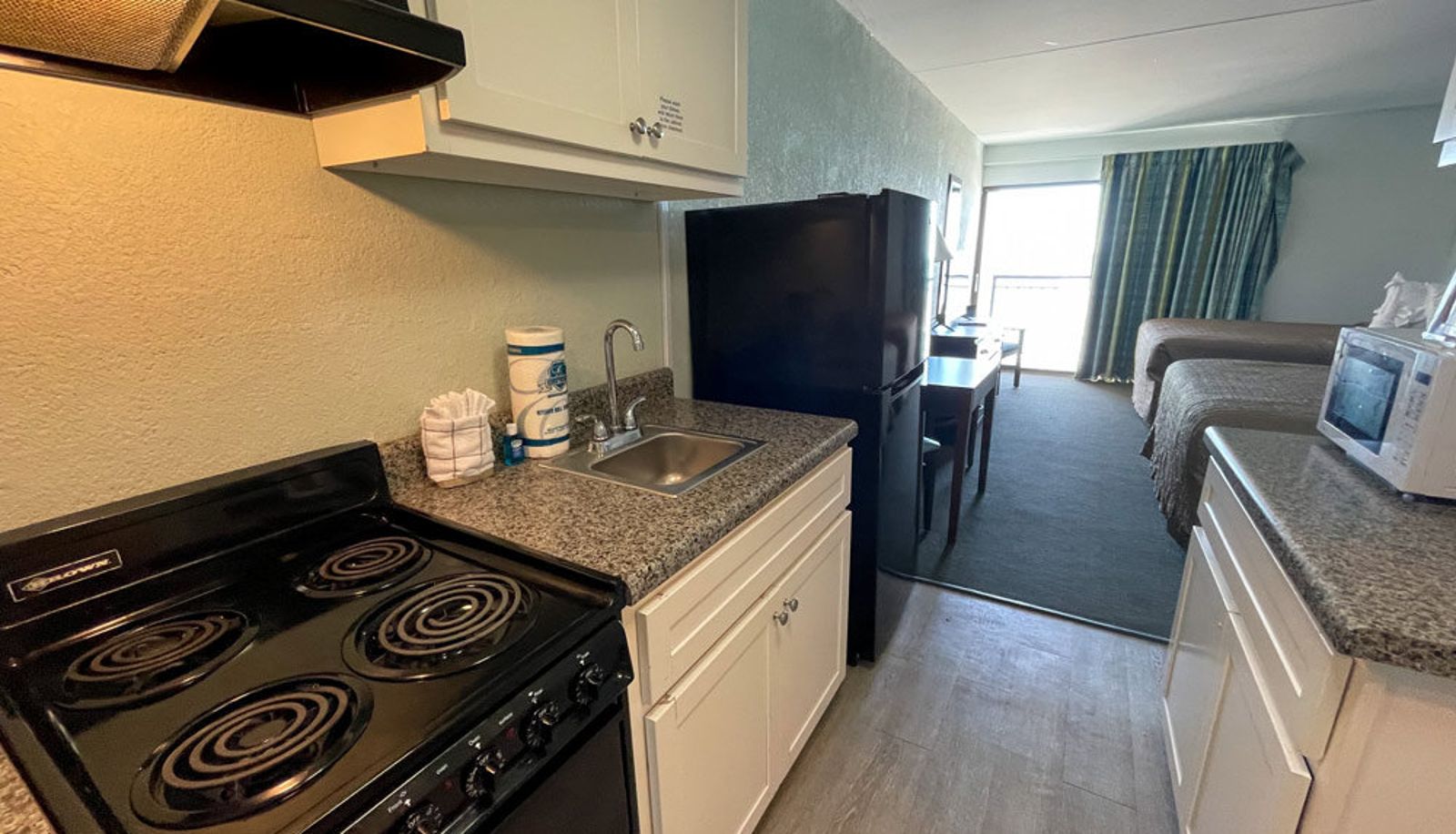 Room - Ocean Plaza Motel
