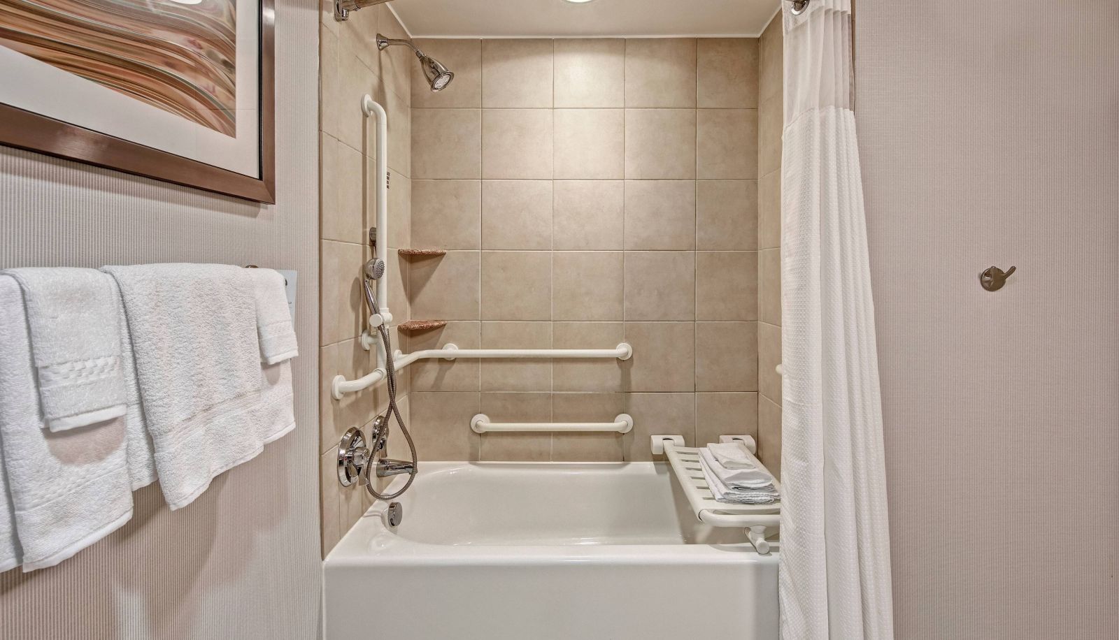 Room - Courtyard by Marriott Newport News Airport