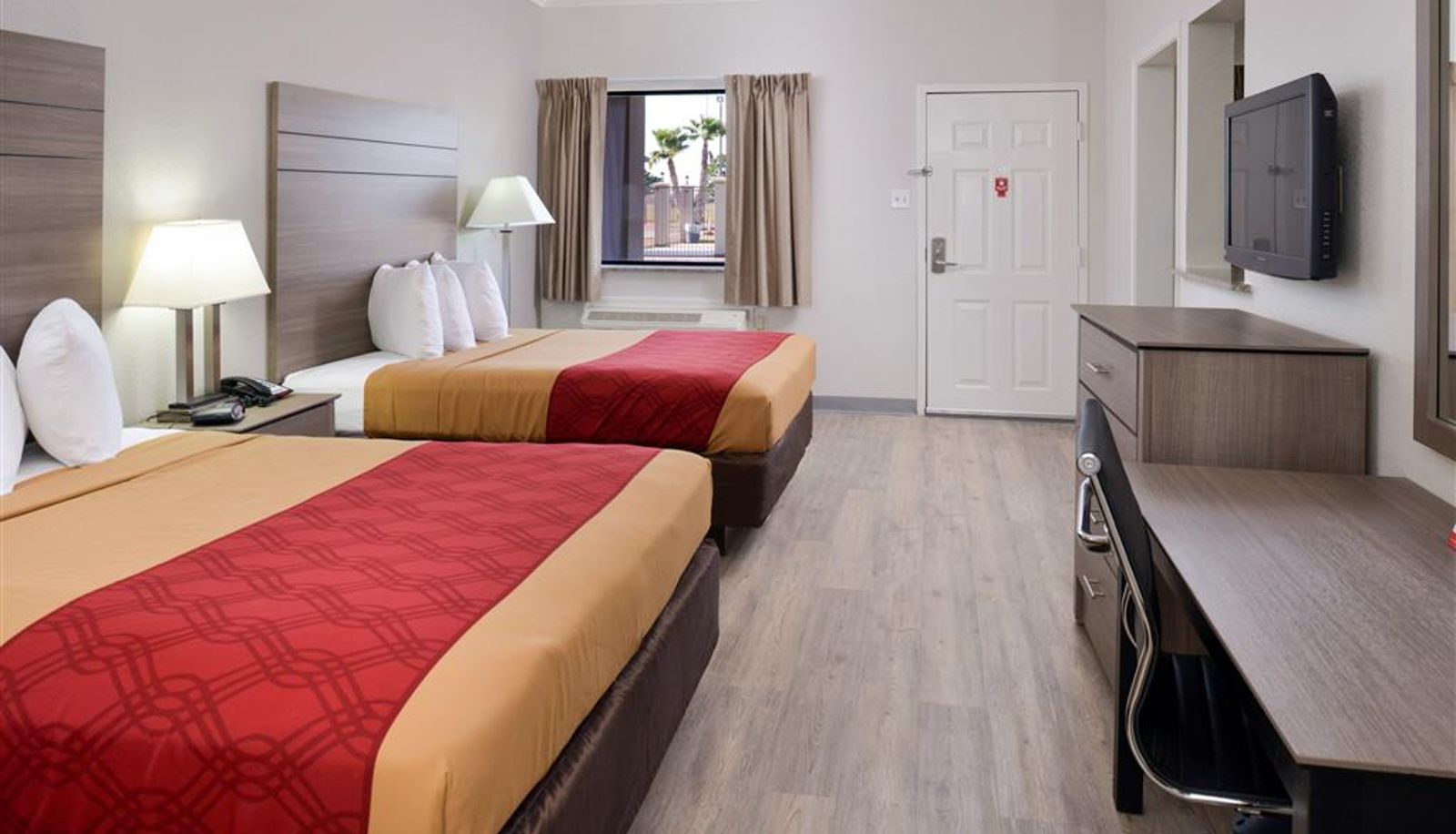 Zimmer - Econo Lodge Inn & Suites Port Arthur near Sabine Pass