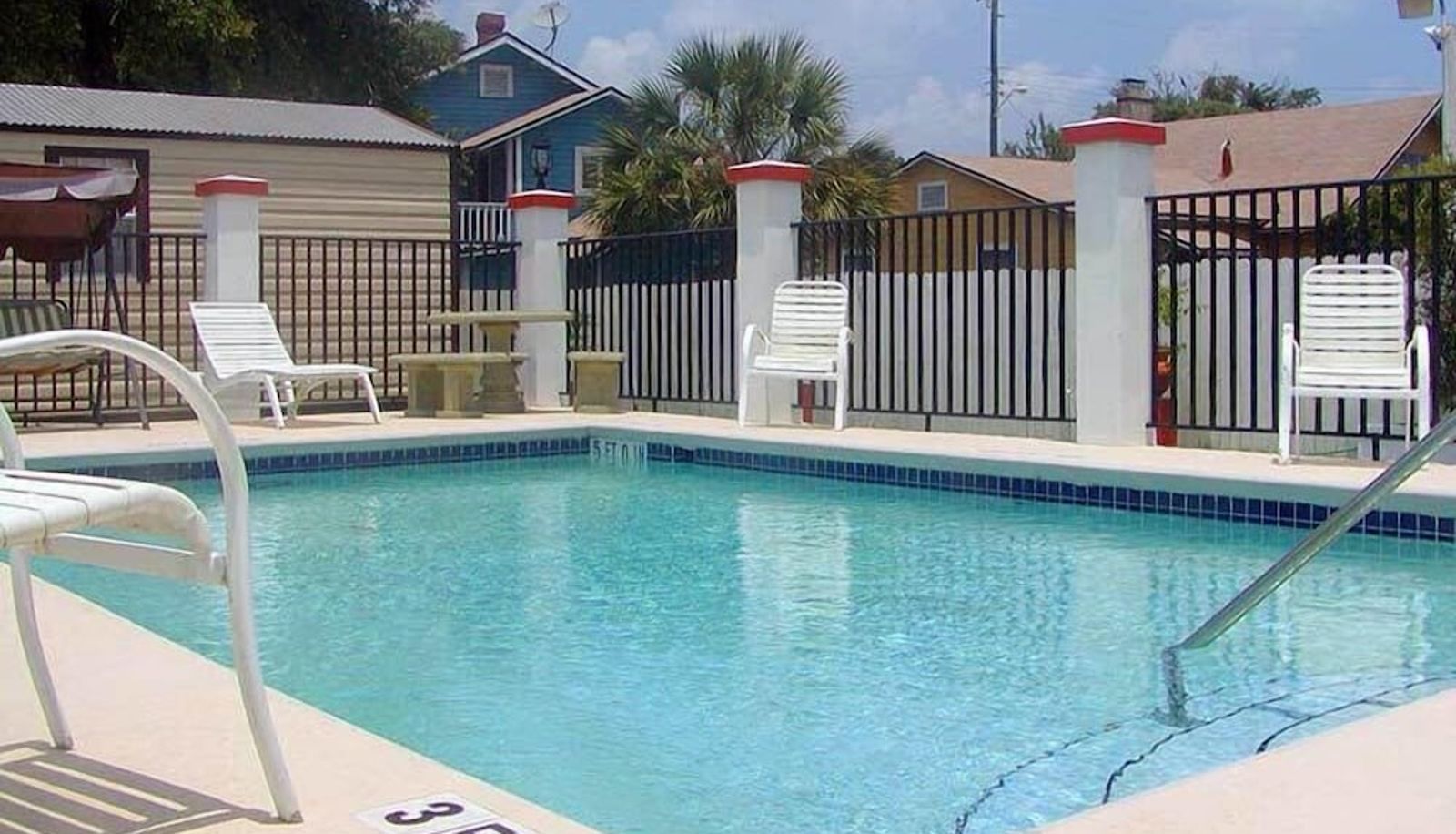 Piscina - Merida Inn and Suites