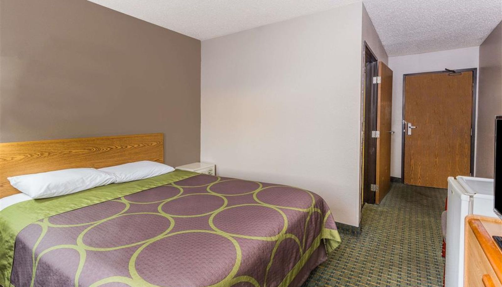 Room - Super 8 by Wyndham St. Charles