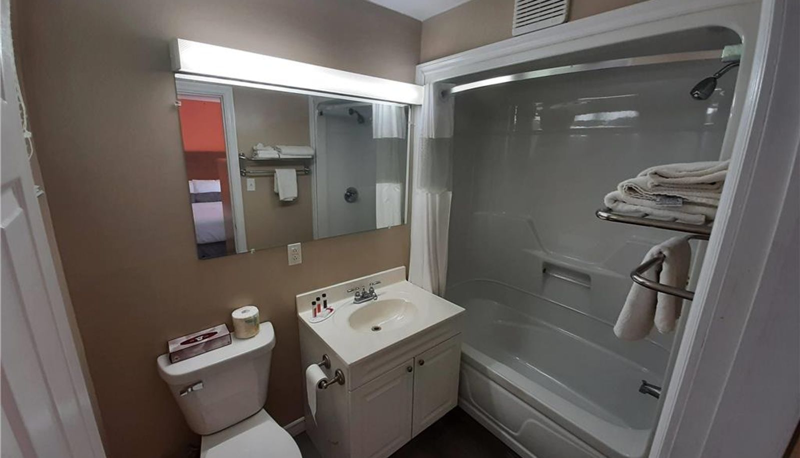 Zimmer - Howard Johnson by Wyndham Woodstock NB