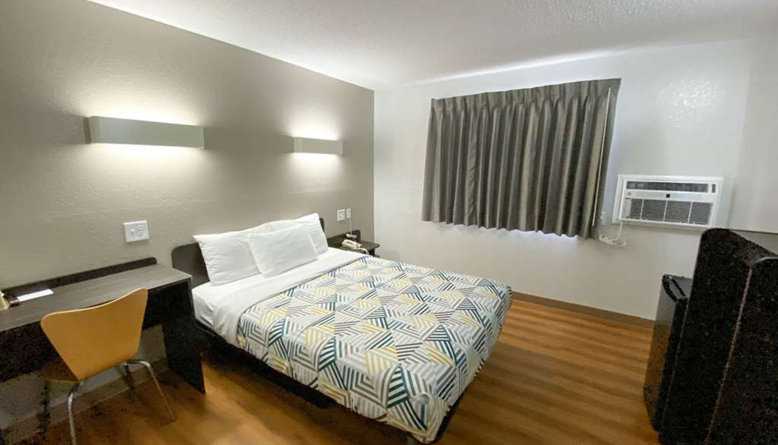 Room - MOTEL 6 SALISBURY