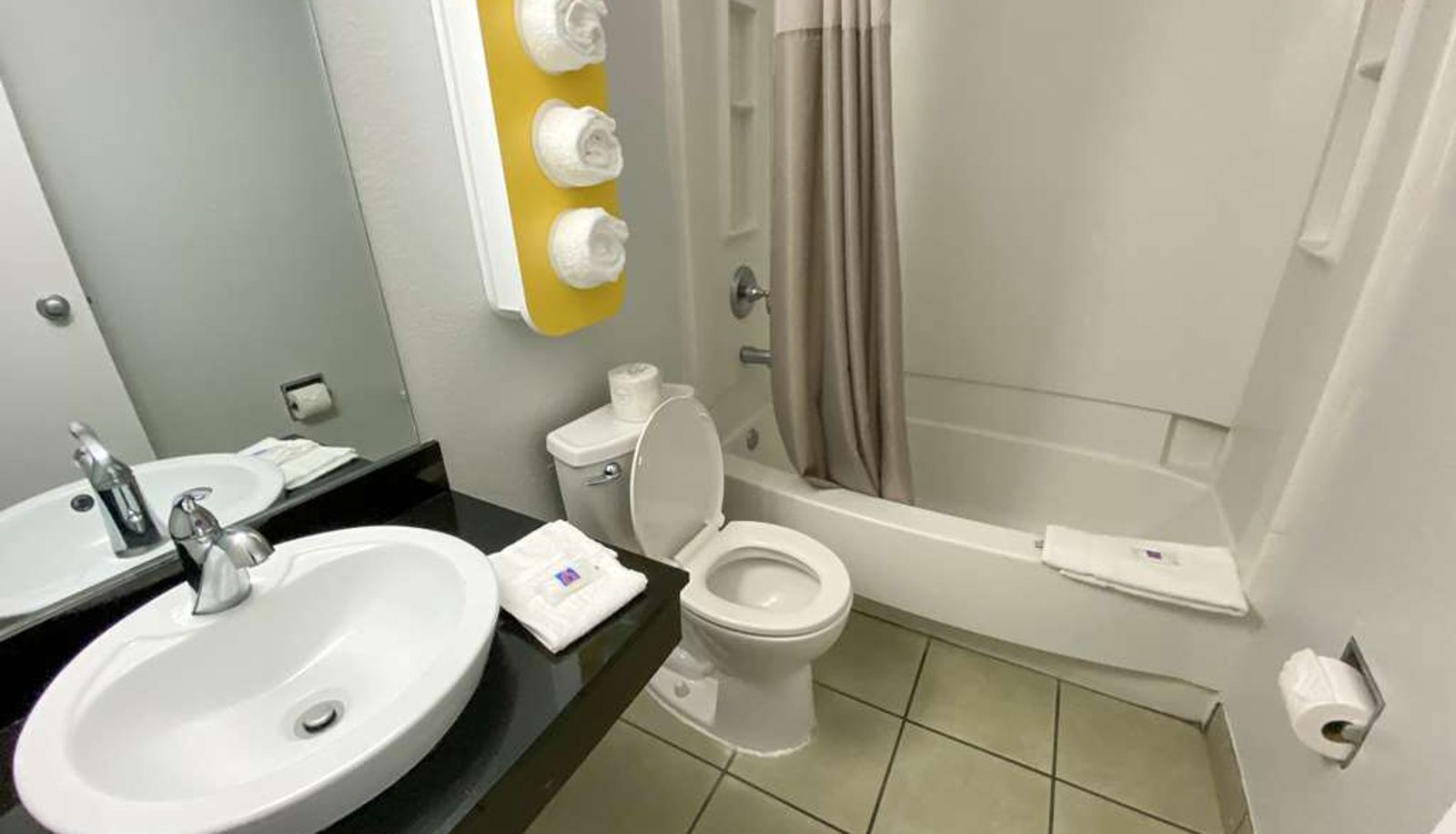Room - MOTEL 6 SALISBURY