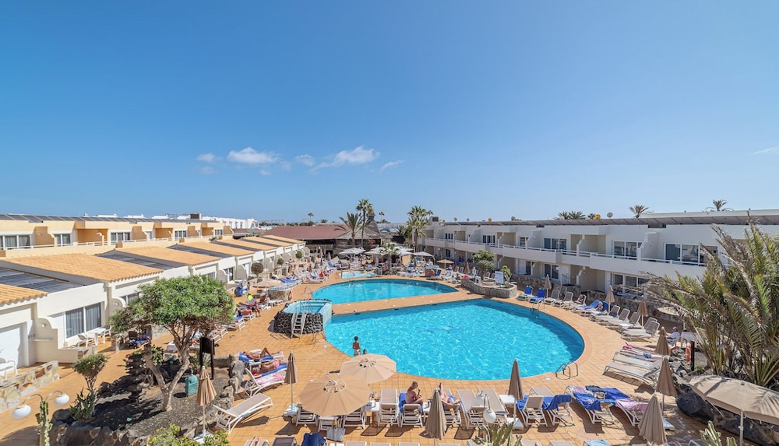 Buitenruimte van het hotel - Arena Suite Hotel - Adults Only