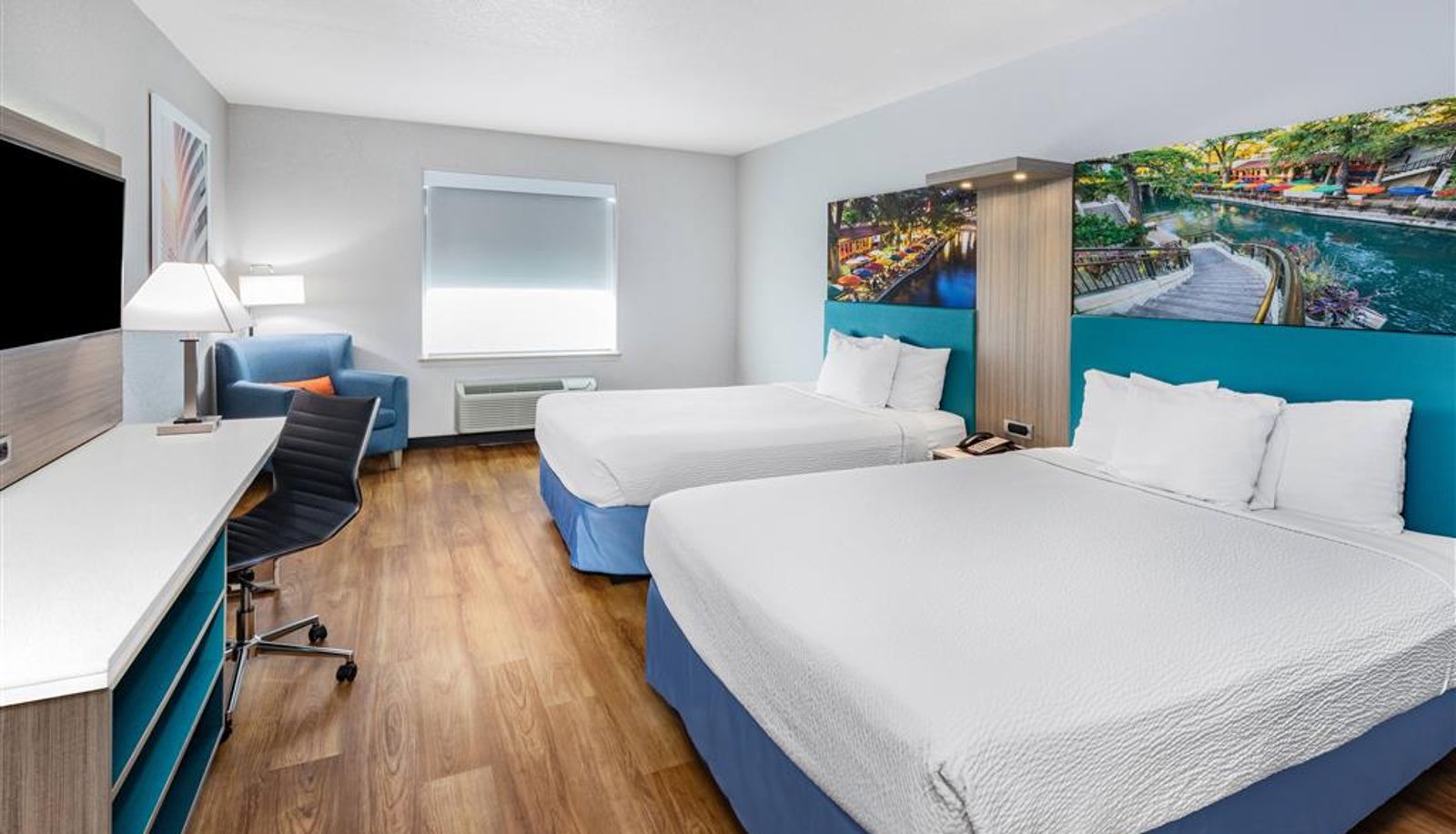 Zimmer - Days Inn & Suites by Wyndham San Antonio near Frost Bank Ctr