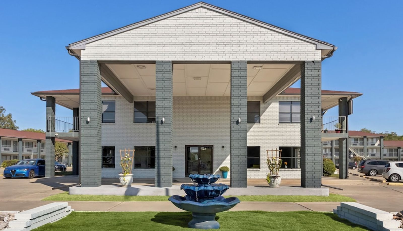 Info - HomeTowne Studios San Antonio E-Frost Bank Center