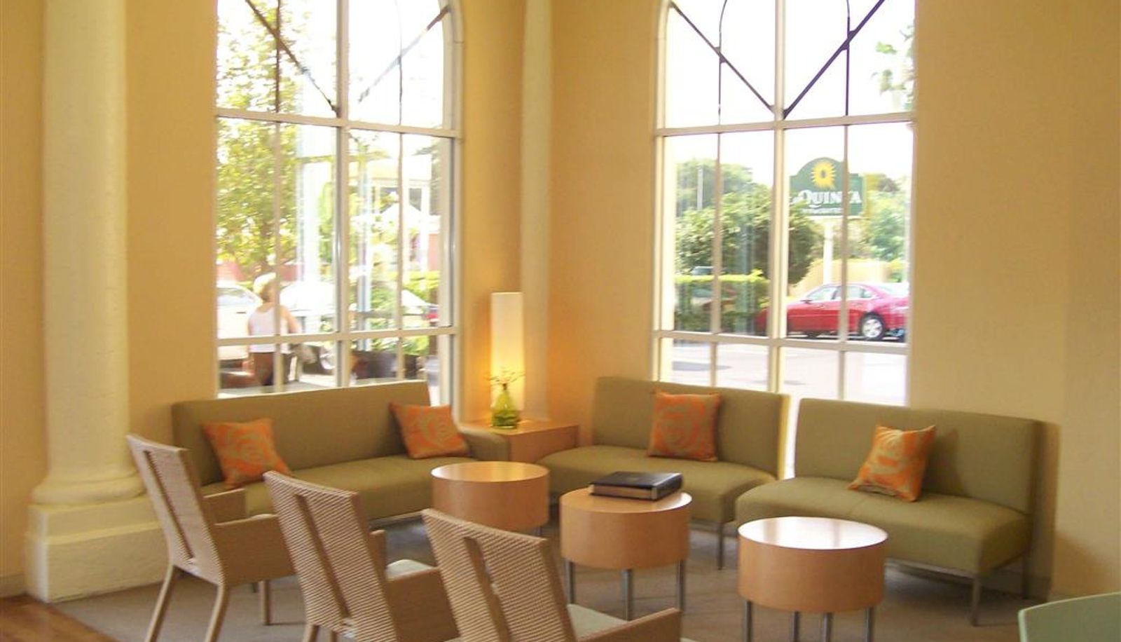 Lobby - La Quinta Inn & Suites by Wyndham Sarasota Downtown