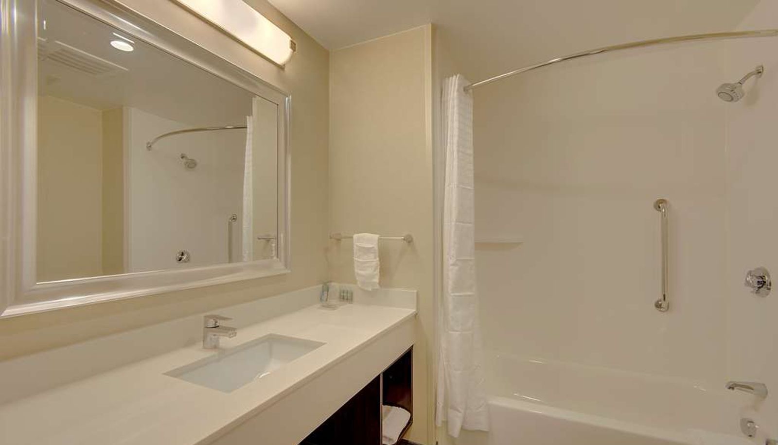 Habitación - Best Western Hampshire Inn & Suites