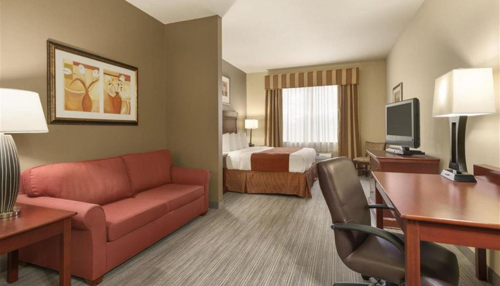 Zimmer - Seffner Inn and Suites