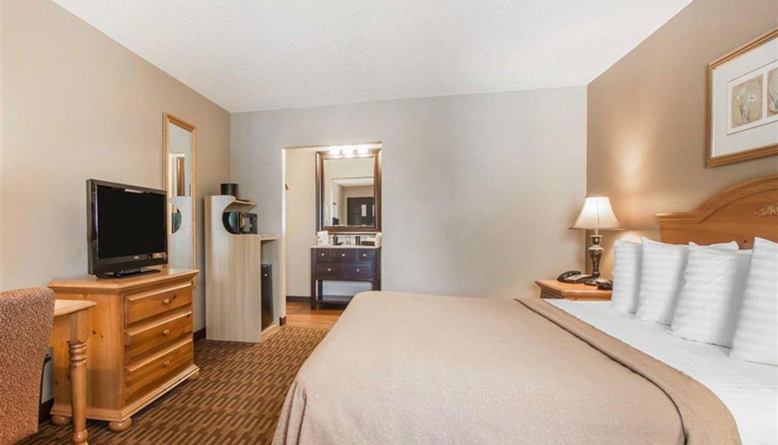 Zimmer - Quality Inn US65 & E Battlefield Rd Springfield
