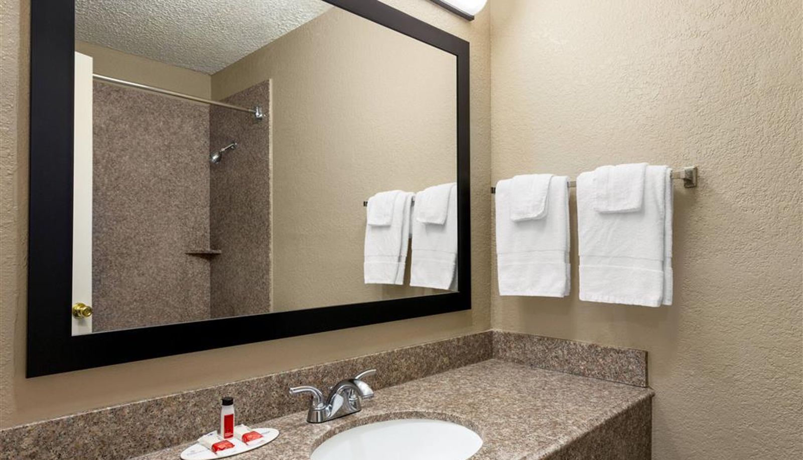 Zimmer - Super 8 by Wyndham Gainesville TX