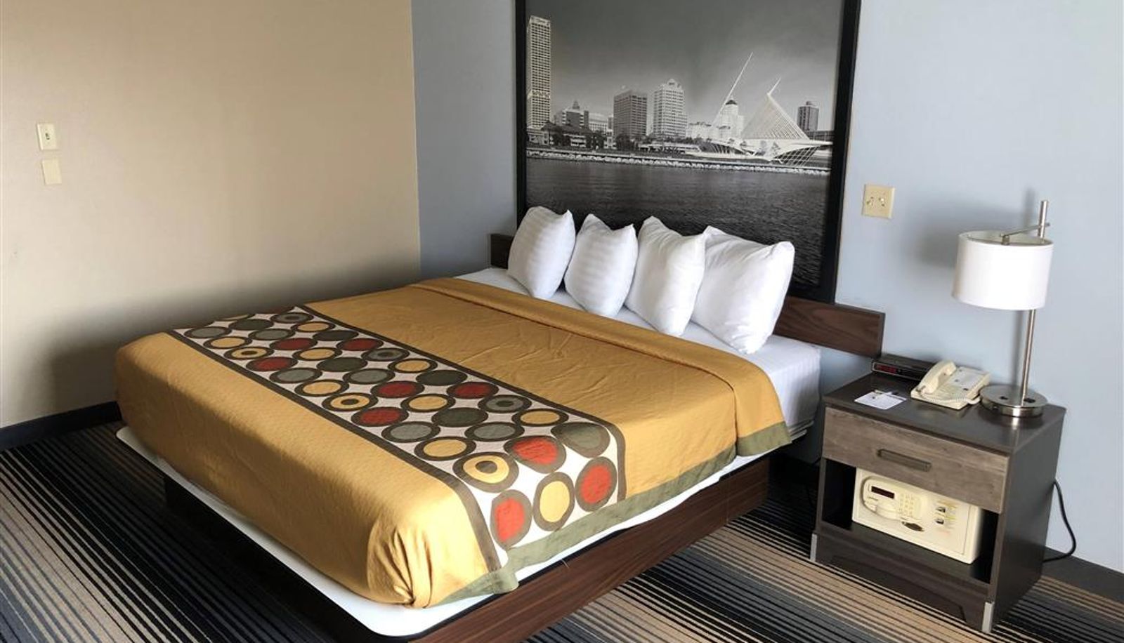 Habitación - Super 8 by Wyndham Milwaukee Airport