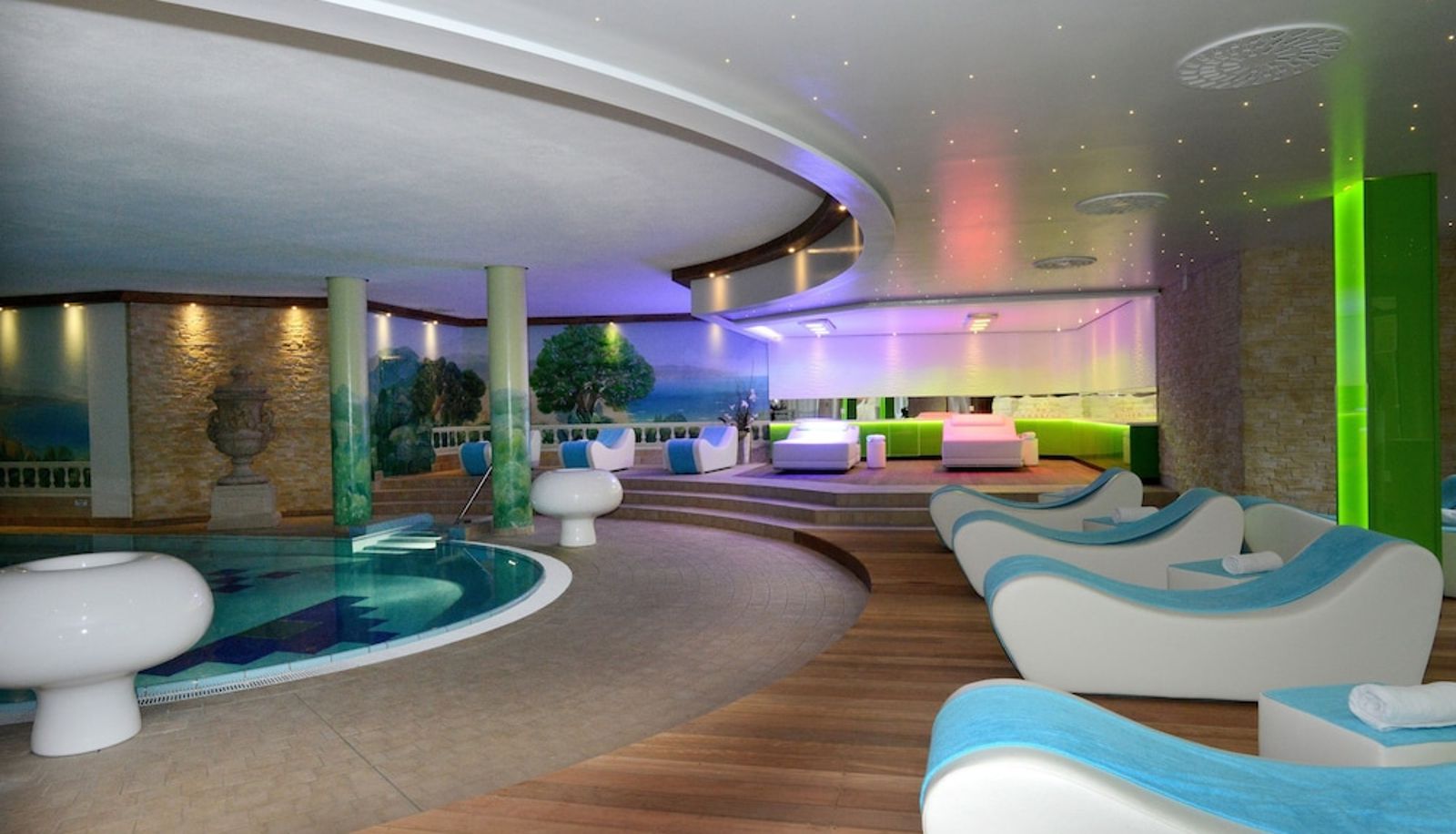 Pool - La Strada Hotel