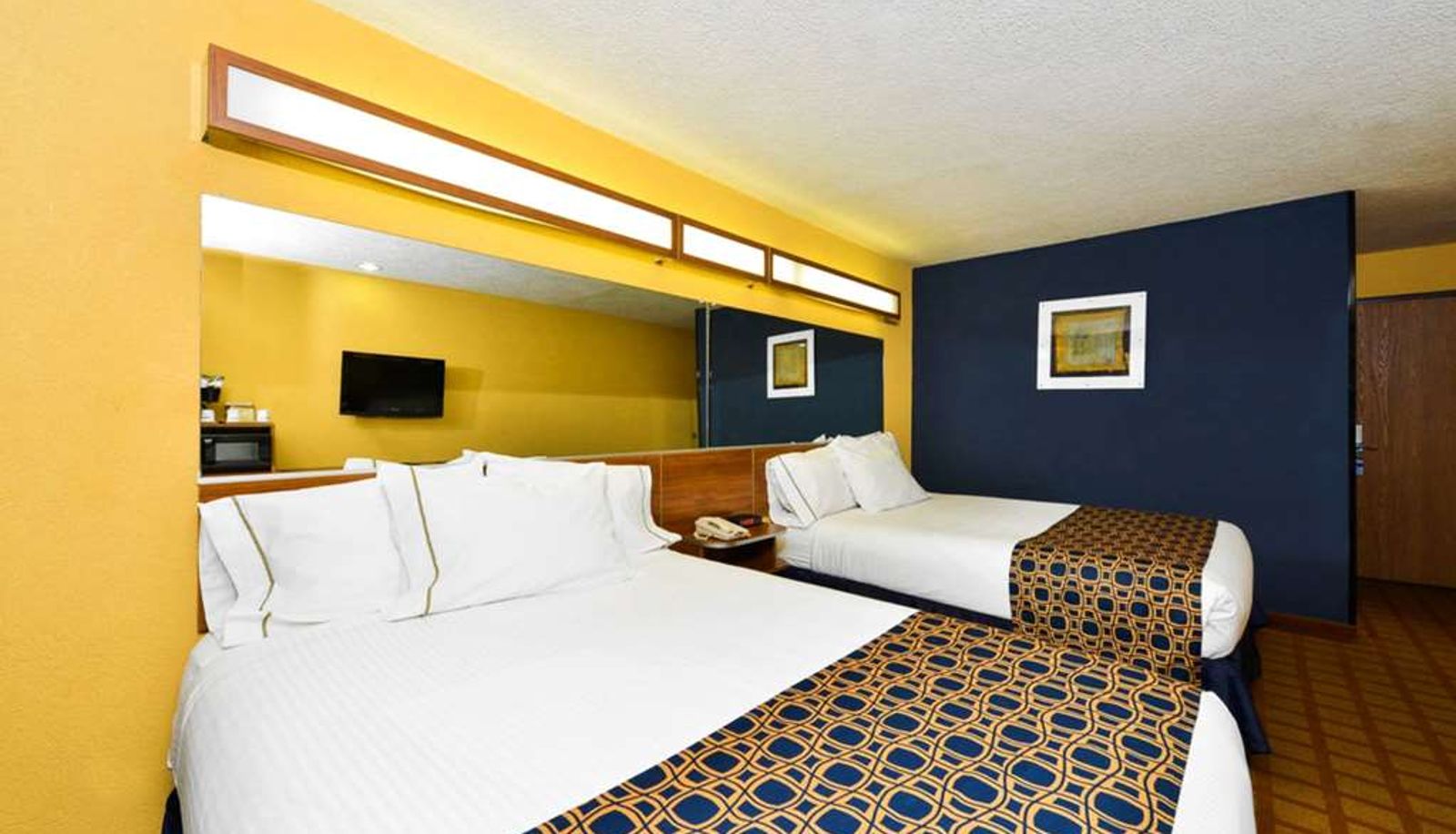 Room - Microtel Inn & Suites by Wyndham New Braunfels