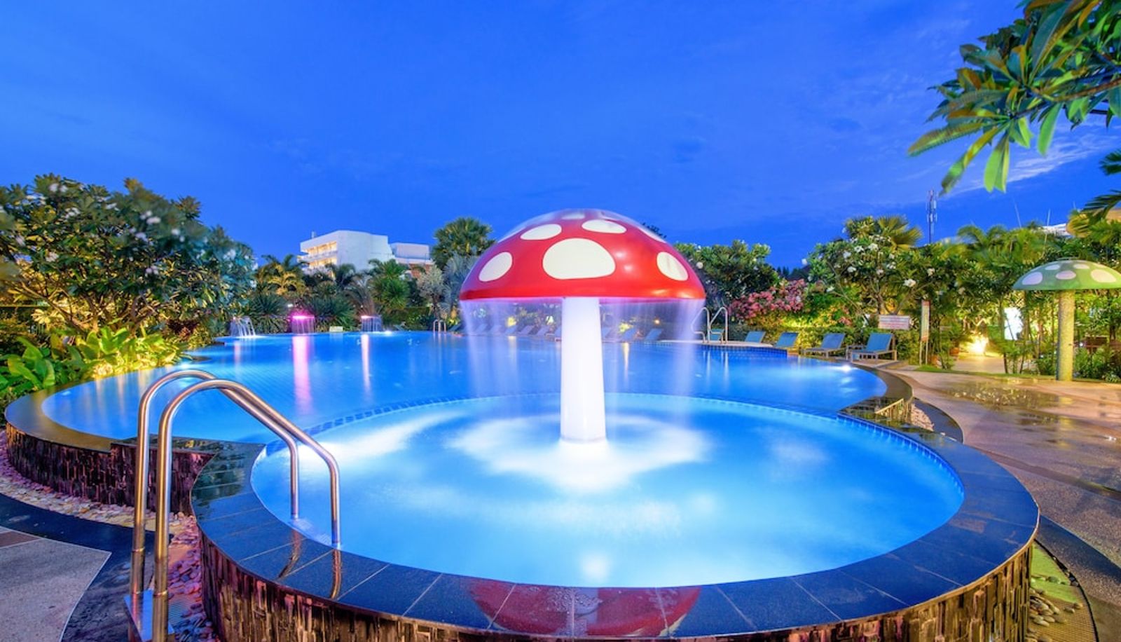 Pool - Golden Beach Cha-Am Hotel