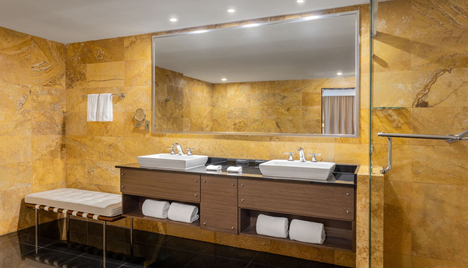 Camera - Le Meridien Panama