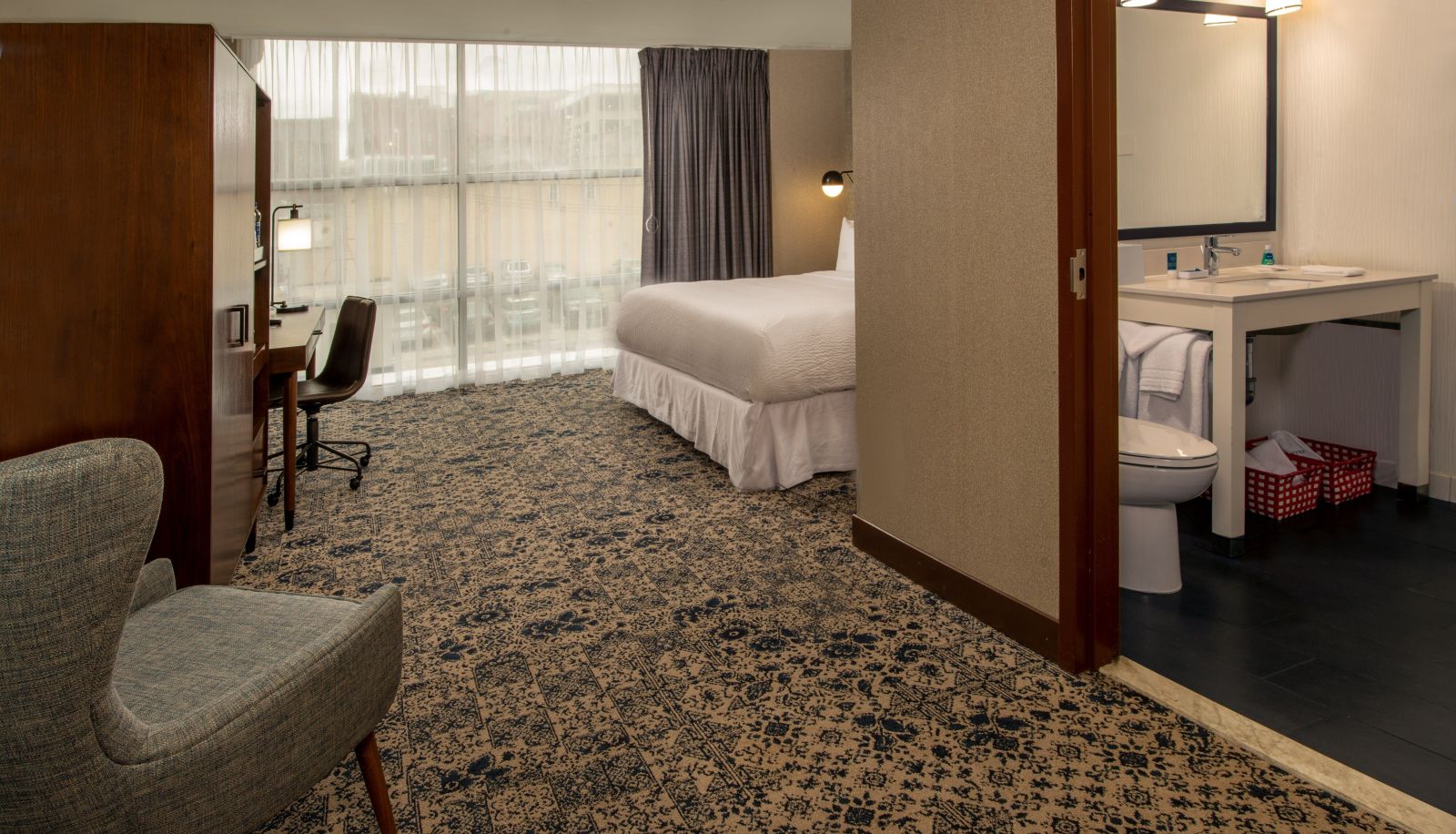 Camera - Four Points by Sheraton Philadelphia City Center