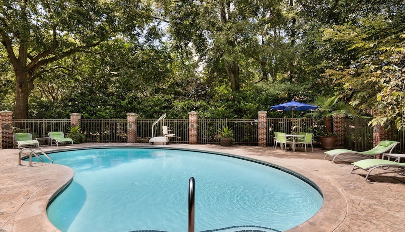 Pool - Holiday Inn Express & Suites CHARLESTON - MOUNT PLEASANT by IHG