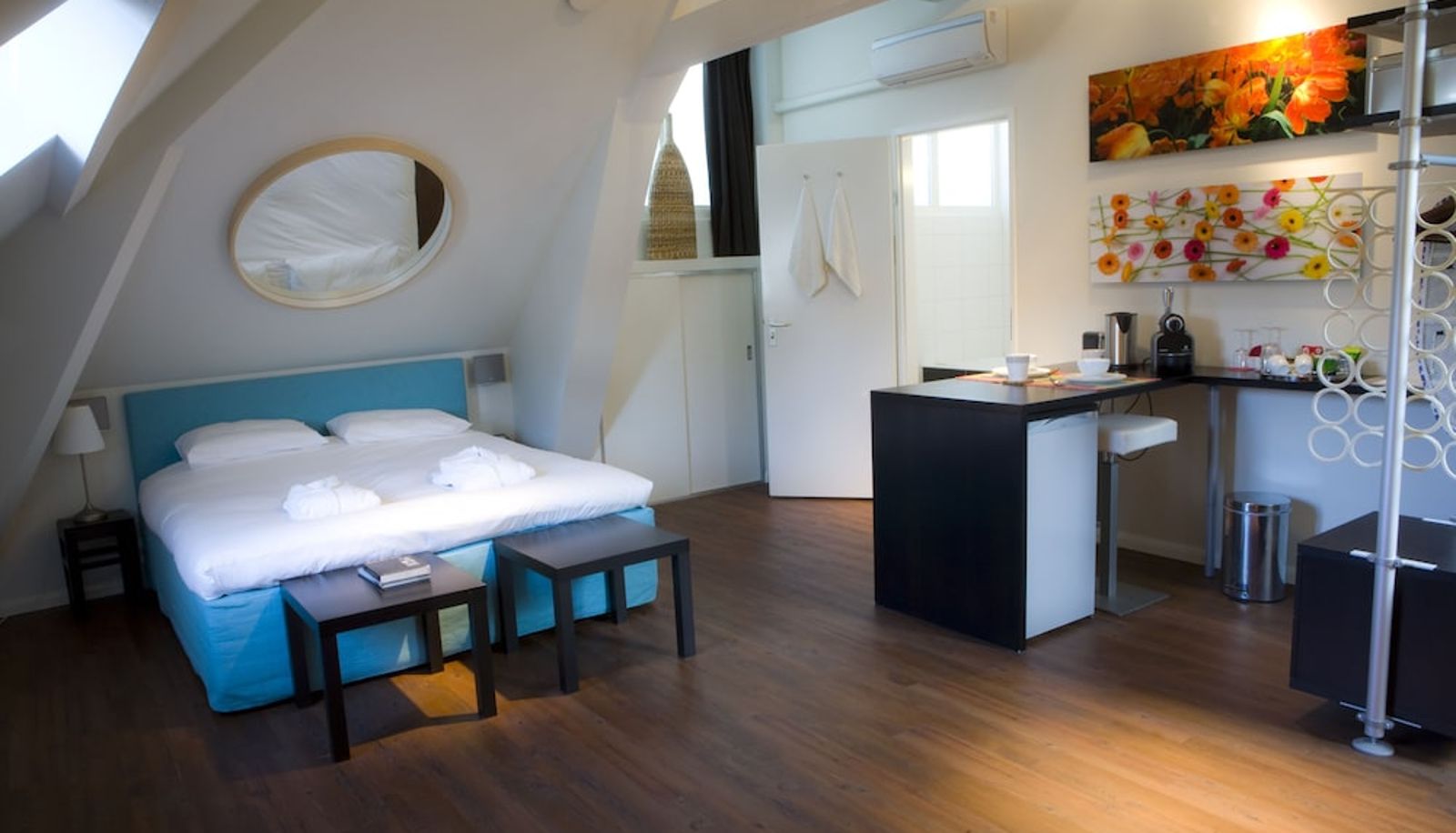 Información - A Small Hotel