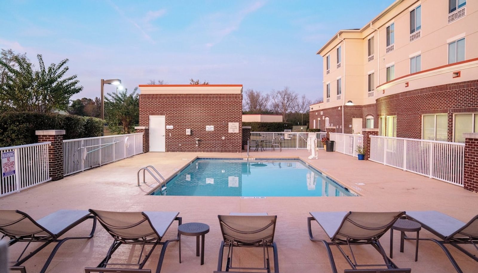 Pool - Holiday Inn Express PEMBROKE by IHG