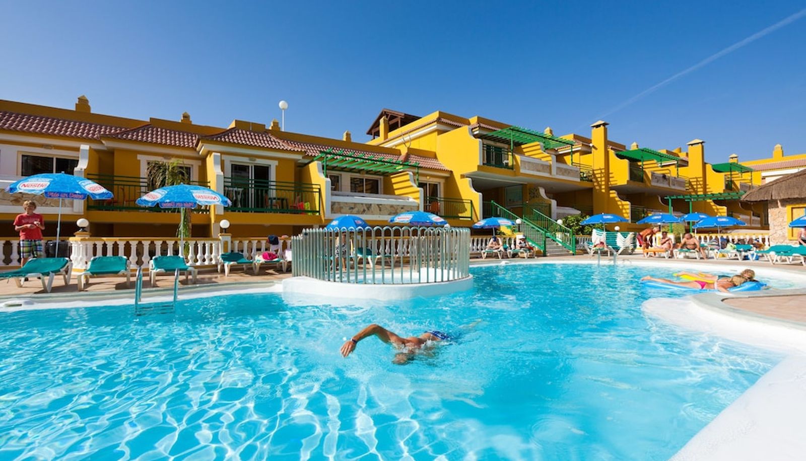 Basen - Caleta Garden