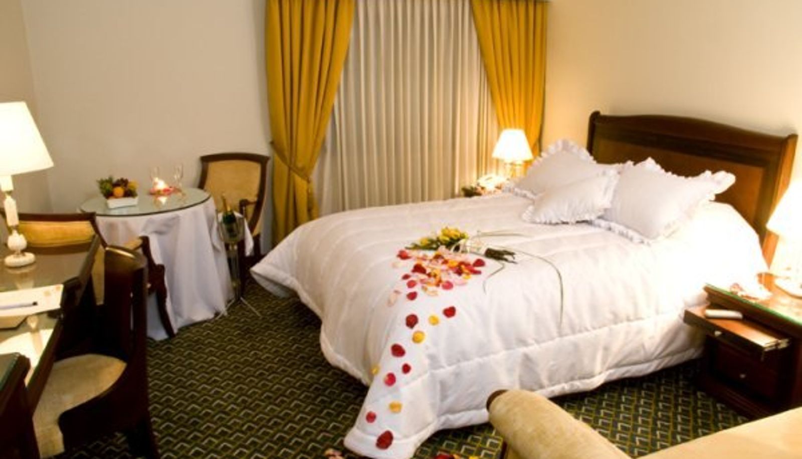 Room - Embassy Park Hotel