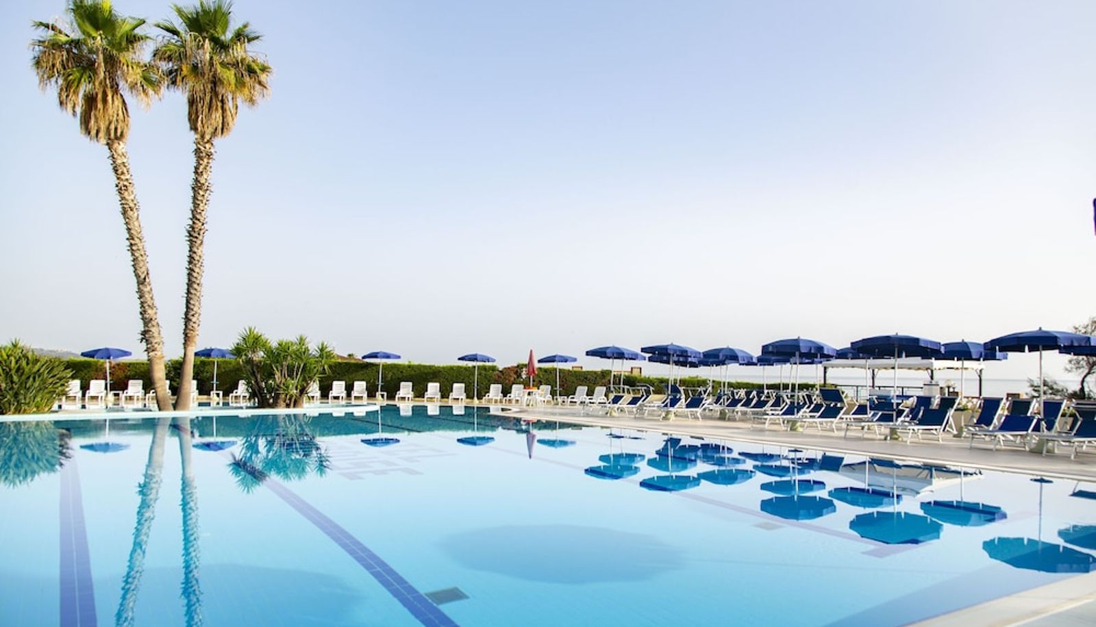 Pool - Hotel Village Paradise
