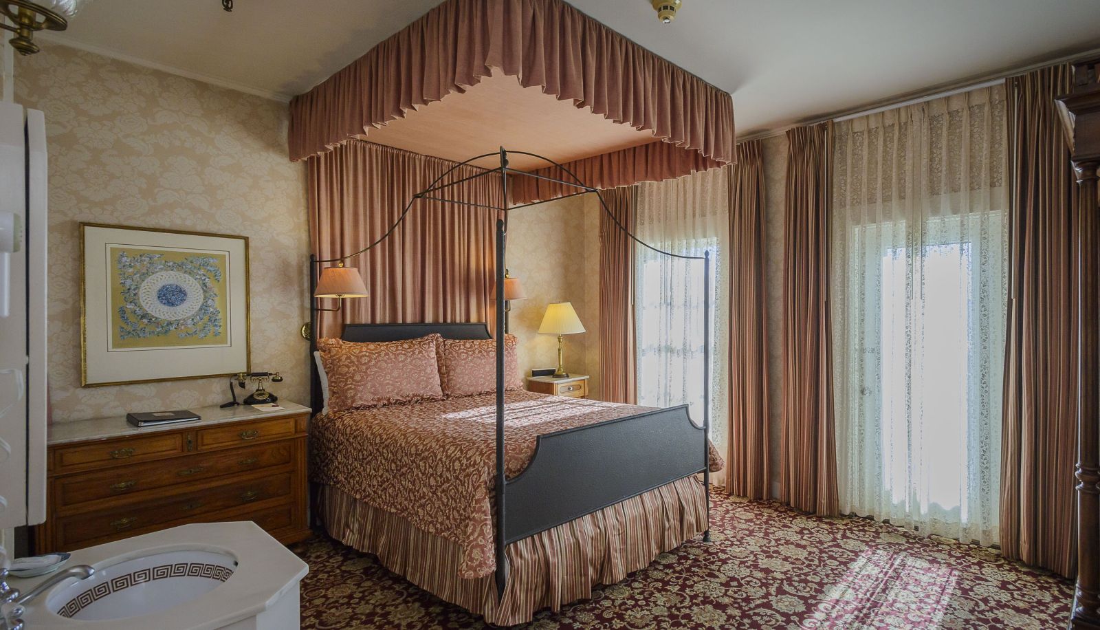 Zimmer - Mendocino Hotel and Garden Suites