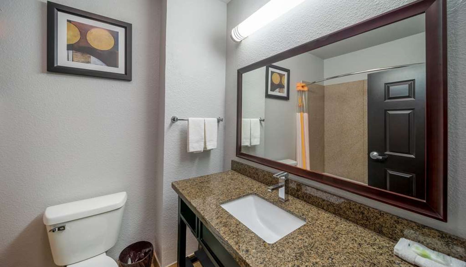 Room - La Quinta Inn & Suites by Wyndham Mt. Pleasant