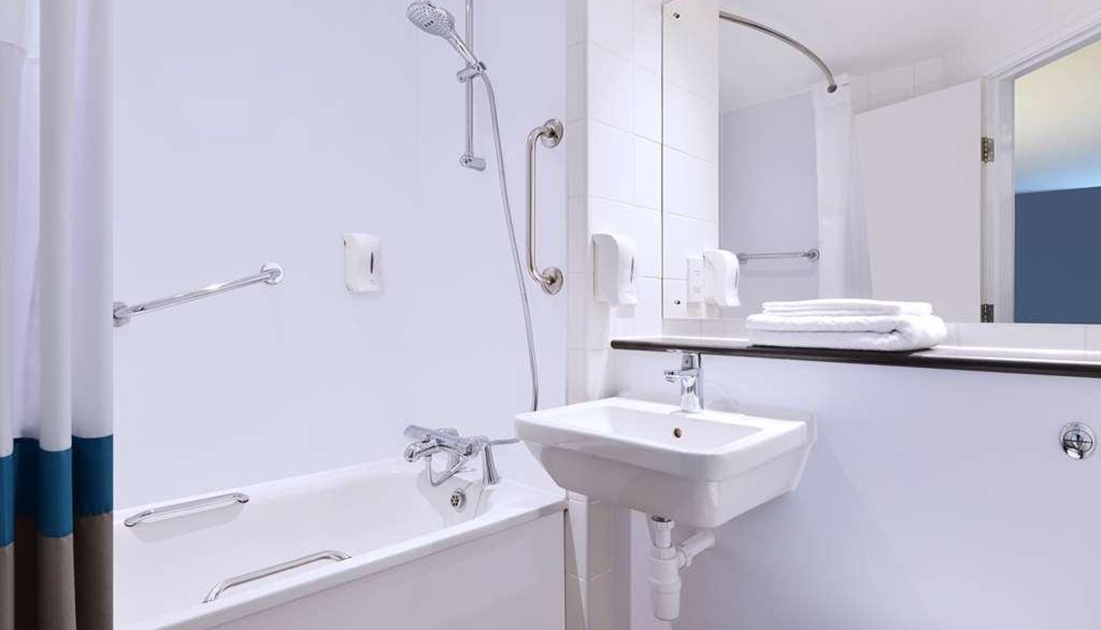 Superior room (double) - TRAVELODGE LONDON FULHAM