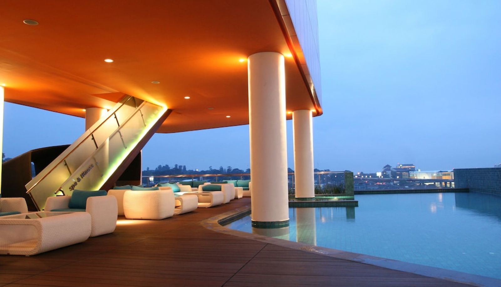 Piscina - Sensa Hotel