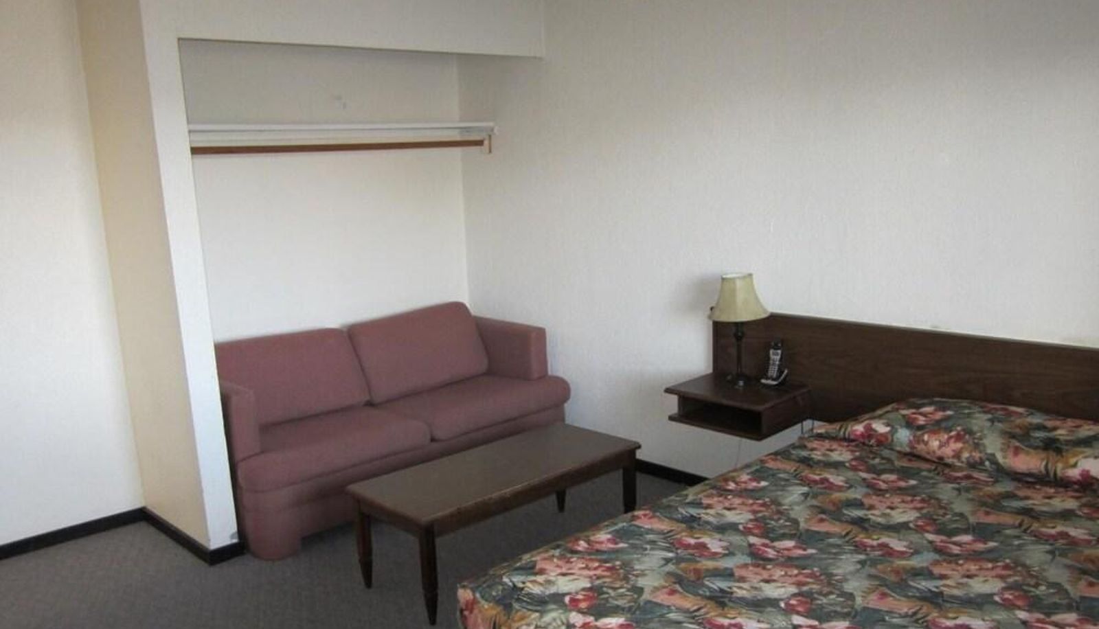Standard room - Brother's Inn Motel