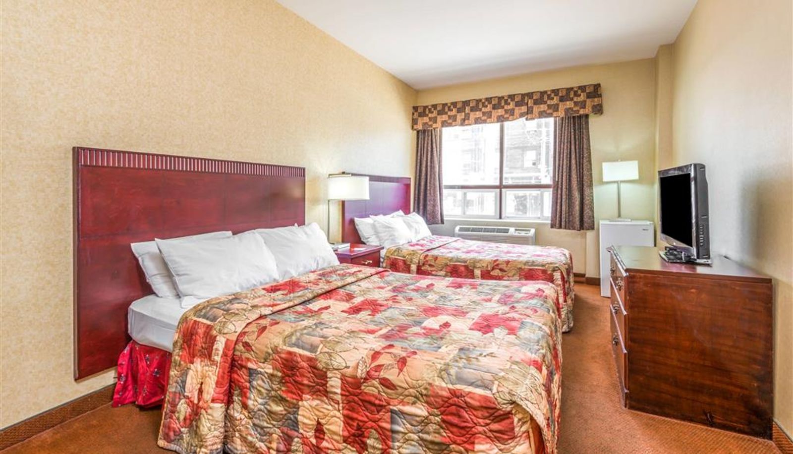 Zimmer - Howard Johnson by Wyndham Toronto Downtown West