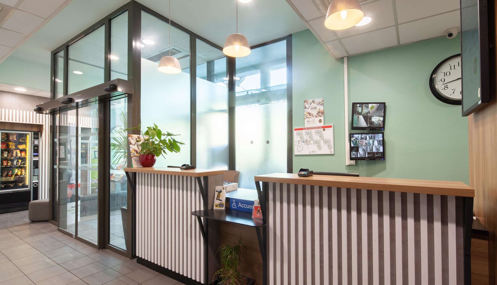 Hall - B&B HOTEL Paris Saint-Denis Pleyel 3 étoiles
