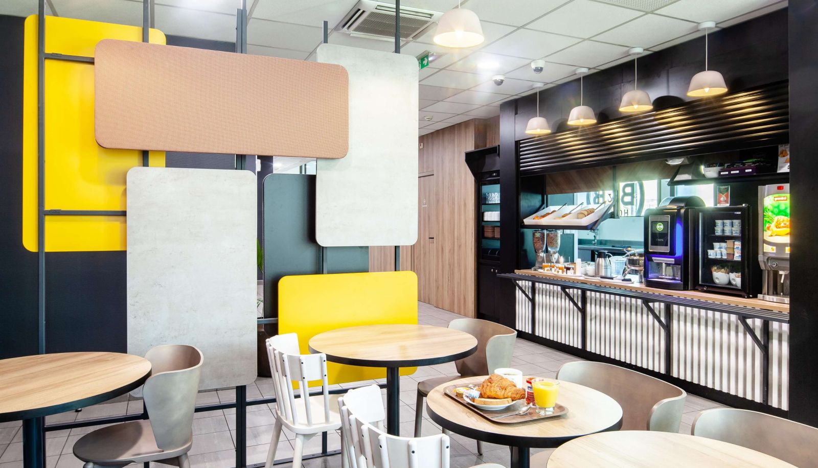 Hall - B&B HOTEL Paris Saint-Denis Pleyel 3 étoiles
