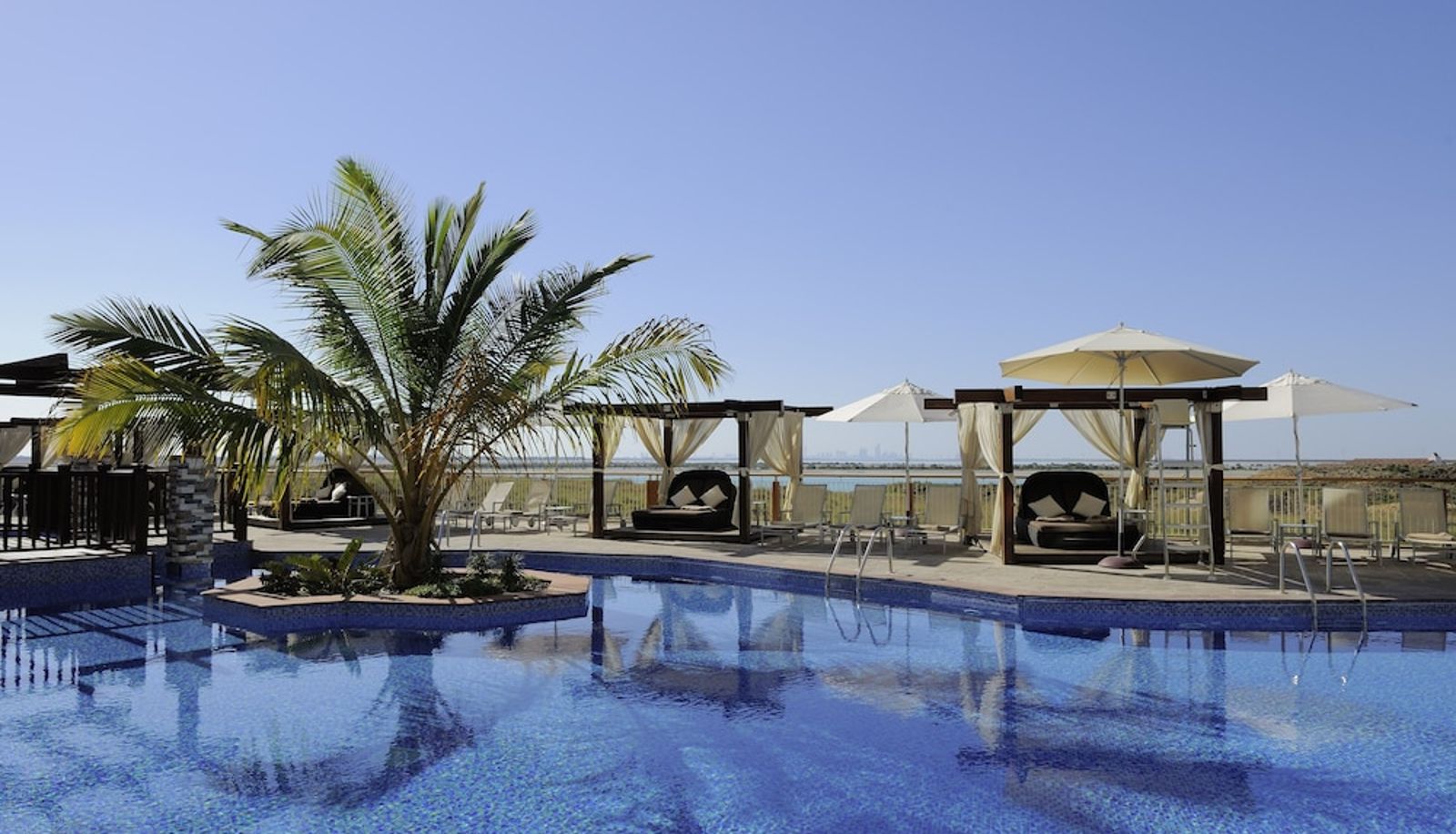 Piscina - YAS PLAZA MANGROVES by IHG