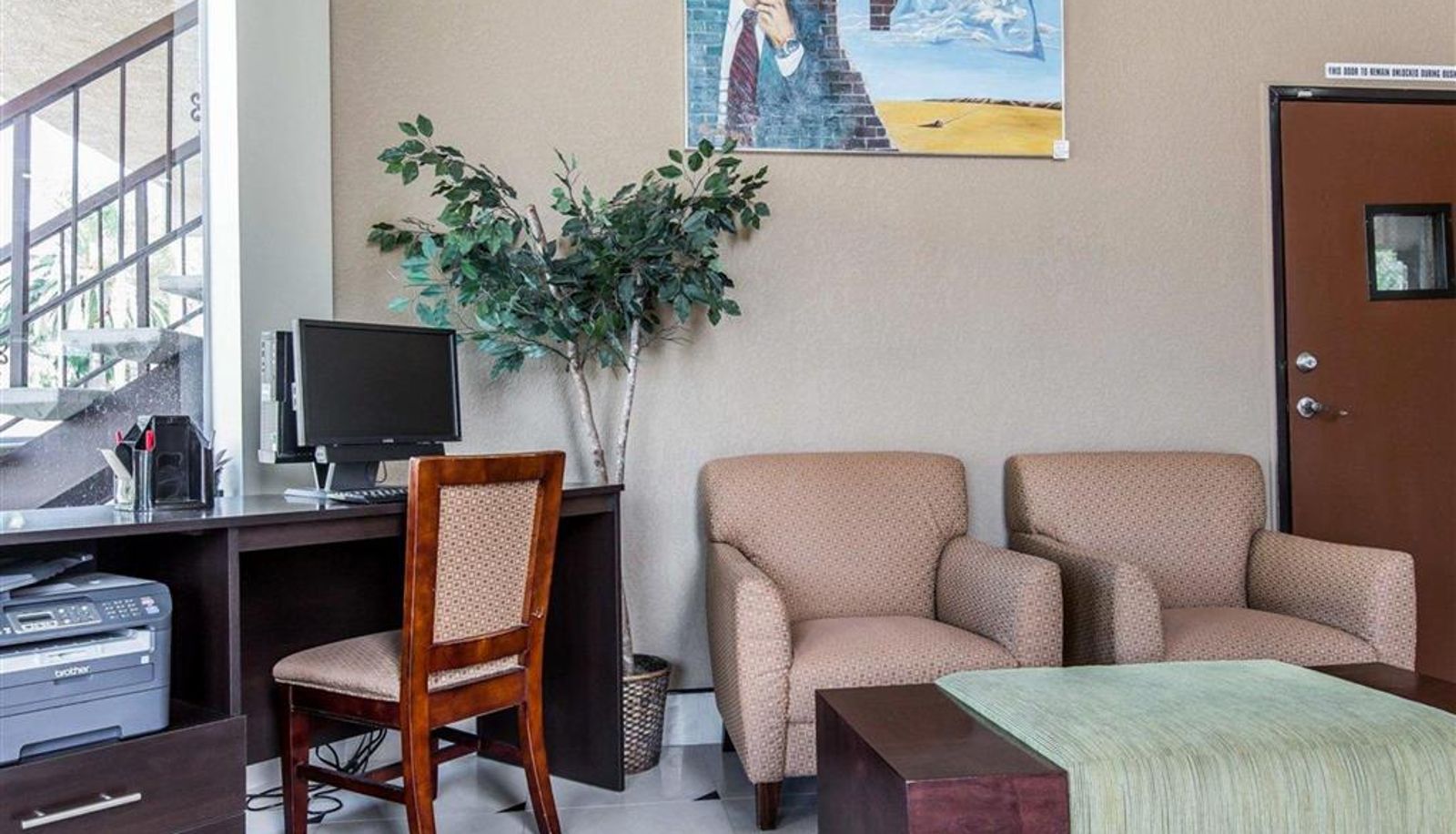 Hall - Econo Lodge Inn & Suites Fallbrook Downtown